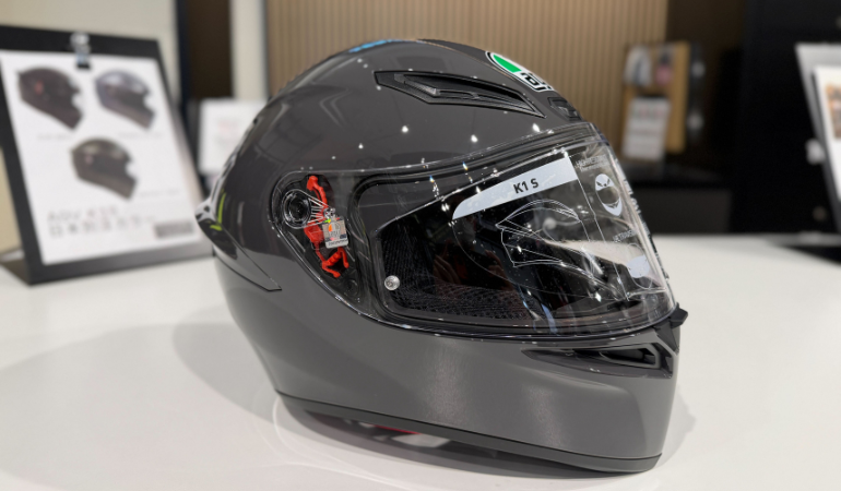 売切り値下げ　Dainese Sにニューカラーが登場！【ULTRASONIC】 最軽量AGVヘルメットK6 ヘルメット グレー AGV スキー・スノーボードアクセサリー